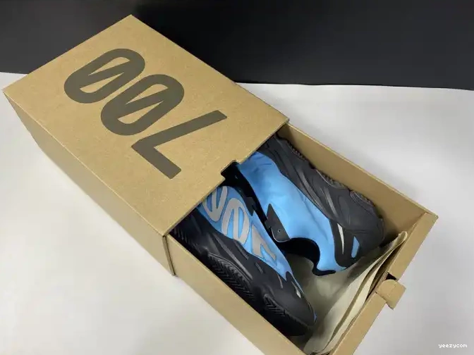 'Bright Boost GZ3079 MNVN Yeezy Cyan' 700 ADIDAS 0428